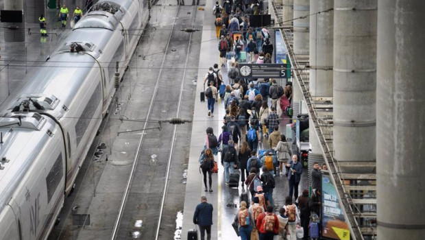 ep archivo   decenas de personas en un anden de la estacion puerta de atocha almudena grandes
