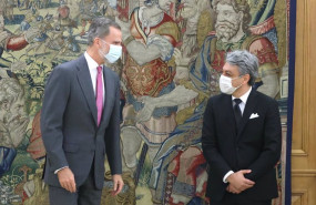 ep archivo   el rey felipe vi i junto al consejero delegado del grupo renault luca de meo d en el
