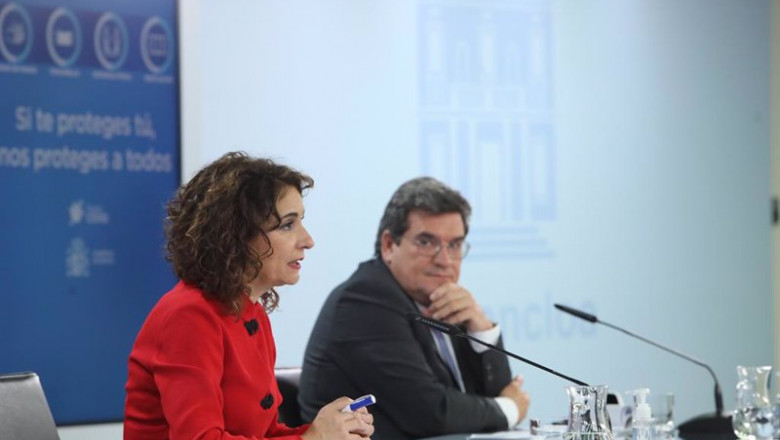 Archivo - La ministra de Hacienda, María Jesús Montero, y el ministro de Inclusión, Seguridad Social y Migraciones, José Luis Escrivá intervienen durante la rueda de prensa posterior a un Consejo de Ministros | EUROPA PRESS/M.FERNÁNDEZ. POOL - Europa Press ep archivo la ministra de hacienda maria jesus montero y el ministro de inclusion seguridad social