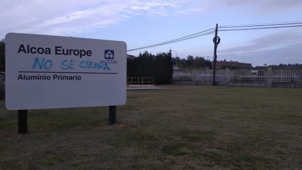 ep archivo   la multinacional alcoa traslada al comite de empresa el cierre de sus plantas en a