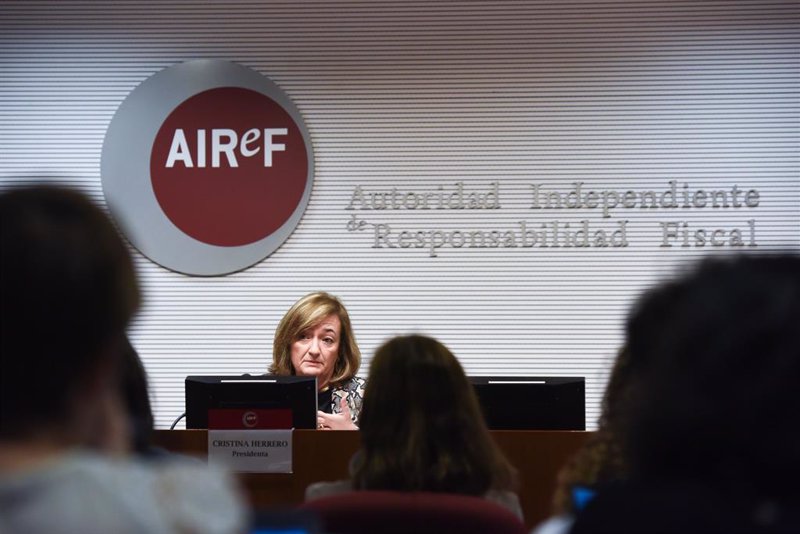 El Gobierno responde a AIReF: no eliminará el 75% de descuento para Canarias y Baleares