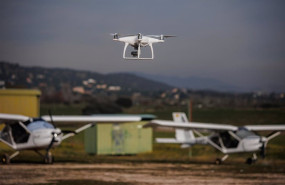 ep archivo   un dron vuela durante la jornada de seleccion de pilotos e instructores de drones para