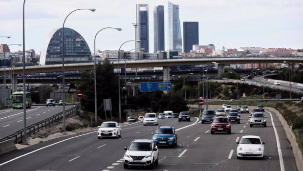 ep archivo   varios coches en la carretera a 1 a su paso por la moraleja madrid