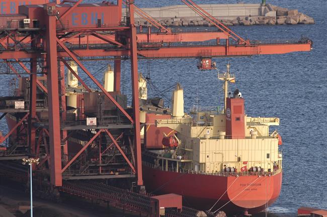 Las tareas de desbloqueo del Canal de Suez podrían llevar semanas