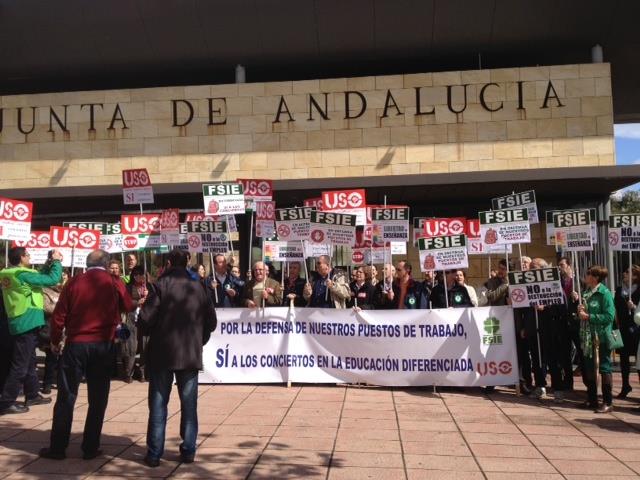 Concentración de delegados en defensa del concierto de la educación diferenciada | EUROPA PRESS/M.G. - Archivo ep concentraciondelegadosdefensaconciertola educacion diferenciada
