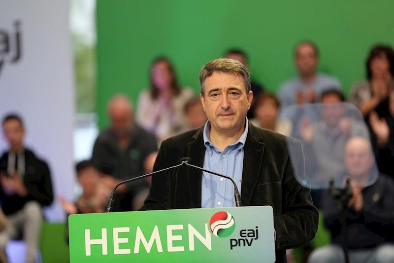ep el cabeza de lista del pnv al congreso por bizkaia aitor esteban en un acto electoral