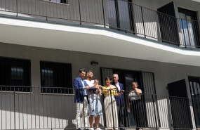 ep el presidente en funciones de la junta de andalucia juanma moreno 1i la ministra de vivienda y