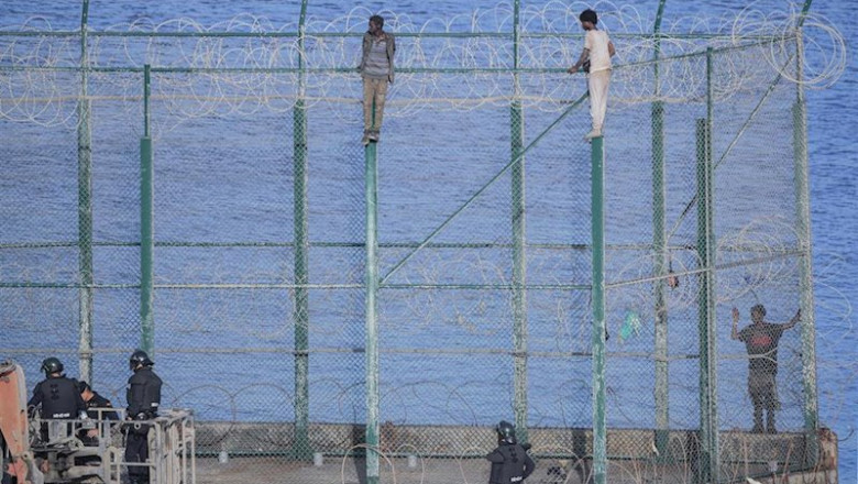 ep en la imagen tres de un total de 153 migrantes entran en ceuta saltando su doble valla el pasado ep en la imagen tres de un total de 153 migrantes entran en ceuta saltando su doble valla el pasado