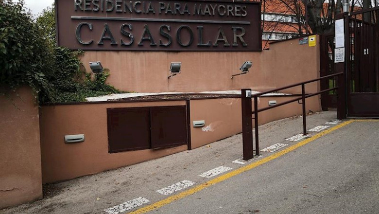 Entrada a la Residencia para Mayores Casasolar, ubicada junto al Puente de los Franceses, donde previsiblemente durante la jornada de hoy, los militares de la UME llevarán a cabo tareas de desinfección | Óscar Cañas - Europa Press ep entrada a la residencia para mayores casasolar ubicada junto al puente de los franceses donde