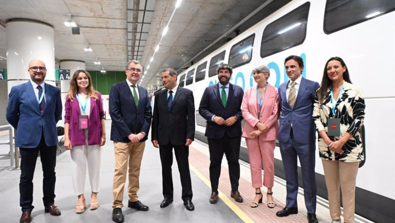 ep imagen de las autoridades en el acto de inauguracion de la nueva linea de alta velocidad ep imagen de las autoridades en el acto de inauguracion de la nueva linea de alta velocidad