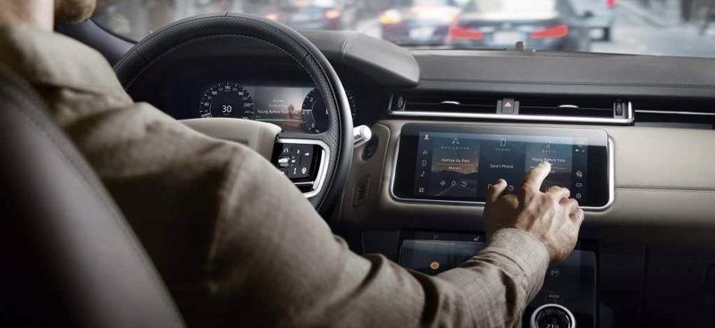 ep imagen del interior de un land rover velar con tecnologia incontrol