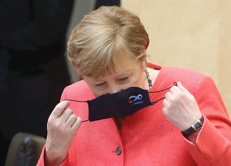 Merkel amenaza con asumir la lucha contra el Covid: No podemos seguir así