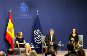 ep la ministra de trabajo yolanda diaz y el director general de la organizacion internacional del