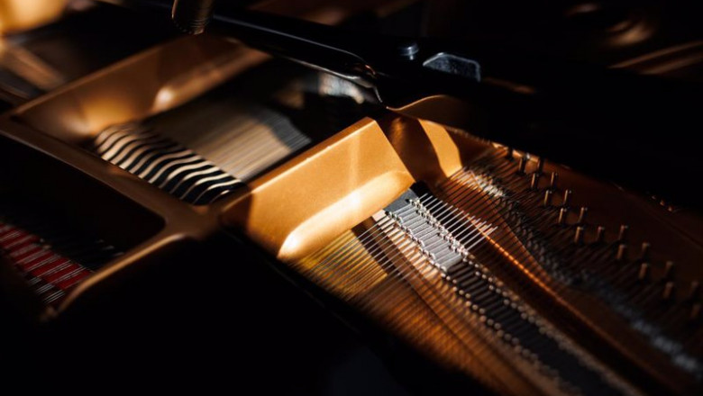 Las cuerdas de un piano en el primer concierto sincronizado a través de tecnología 5G en Madrid, en la Escuela Superior de Música Reina Sofía, a 16 de noviembre de 2021, en Madrid, (España). | Alejandro Martínez Vélez - Europa Press ep las cuerdas de un piano en el primer concierto sincronizado a traves de tecnologia 5g en madrid