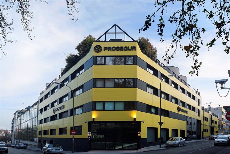 Prosegur reorganiza sus filiales y repartirá un dividendo de 36 millones en plena OPA