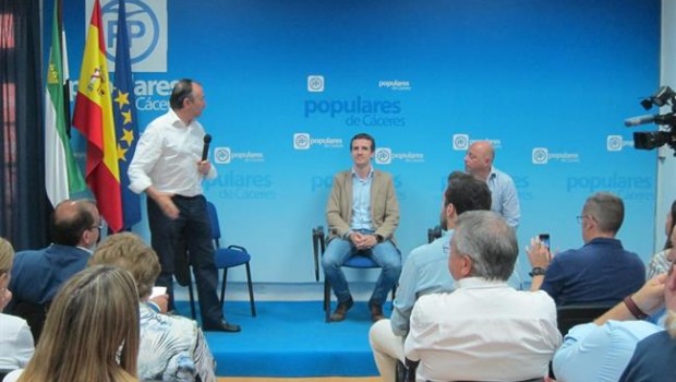 ep pablo casadoreuneafiliadoscaceresla campanalas primarias