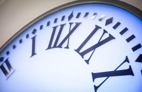 ep reloj de la puerta del sol o reloj de gobernacion de la casa de correos que todos los anos da las