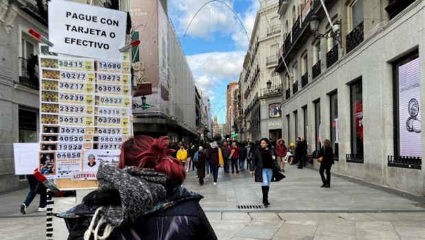 ep una mujer decide que decimo comprar de loteria de navidad de la administracion de dona manolita