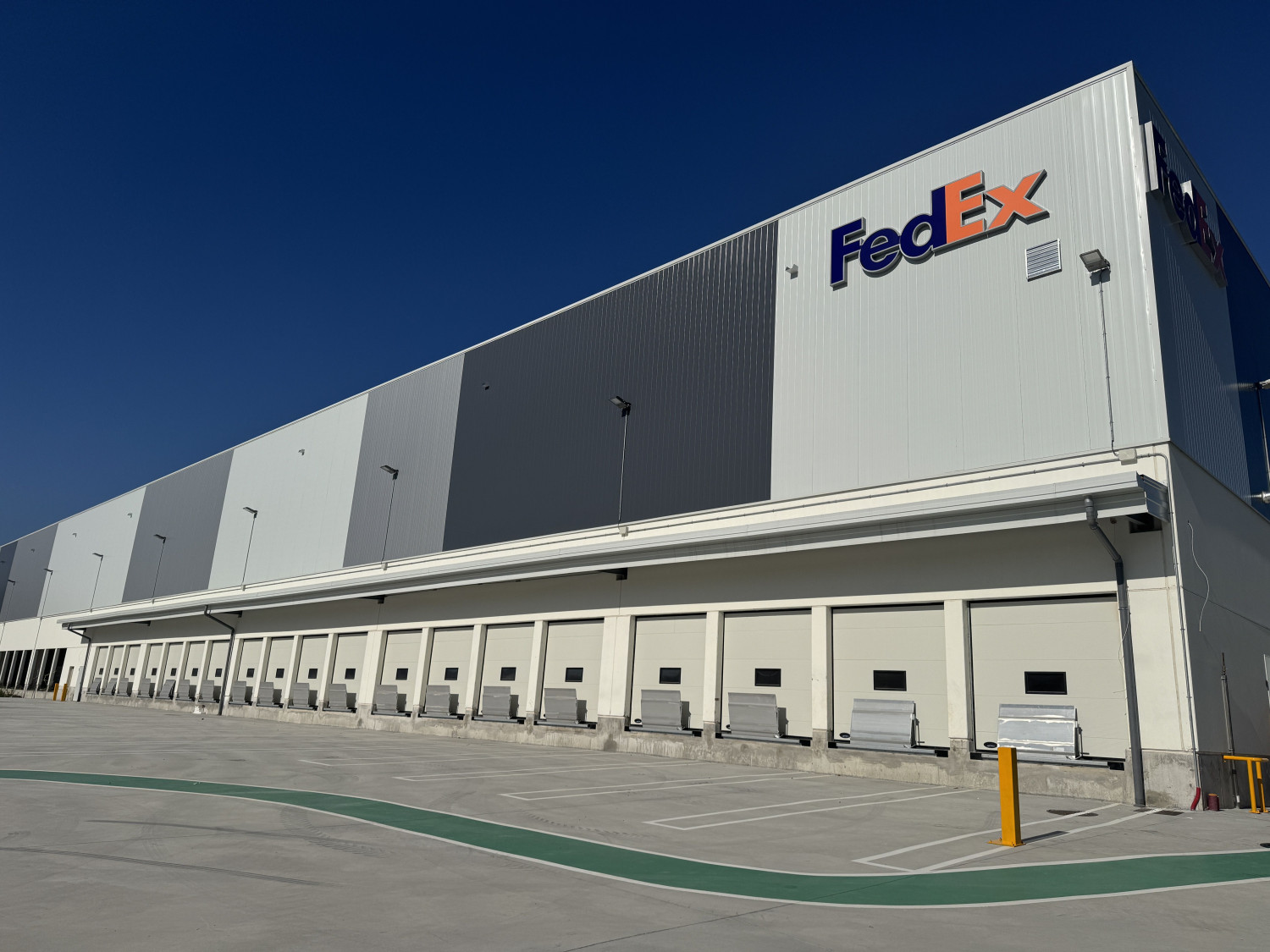 FedEx se dispara tras batir previsiones en el tercer trimestre y mejorar guías