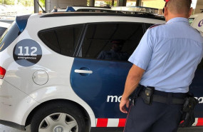 ep agente y coche de mossos desquadra