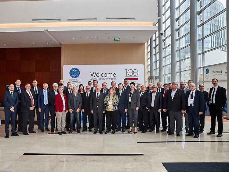ep alejandro blanco en la foto de familia de la asamblea general de los comites olimpicos europeos