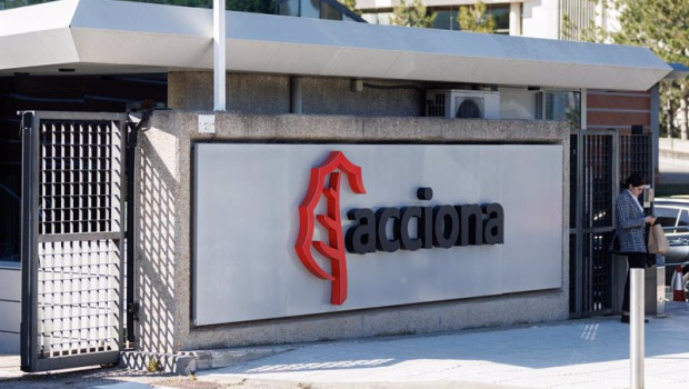ep archivo   acceso a la entrada de la sede de acciona