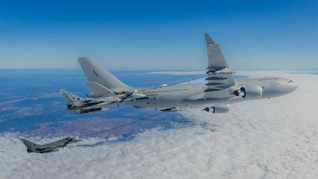ep archivo   airbus a330 mrtt abasteciendo combustible durante el vuelo