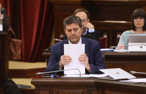ep archivo   el conseller de turismo jaume bauz durante una sesion de control al govern balear a 20