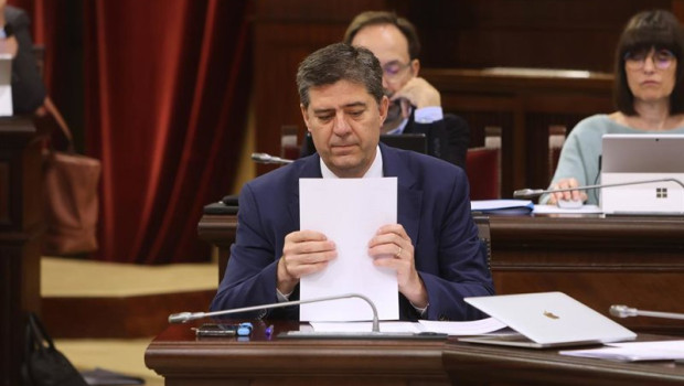 ep archivo el conseller de turismo jaume bauz durante una sesion de control al govern balear a 20 ep archivo el conseller de turismo jaume bauz durante una sesion de control al govern balear a 20