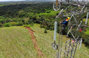 ep archivo   empleado de elecnor trabajando