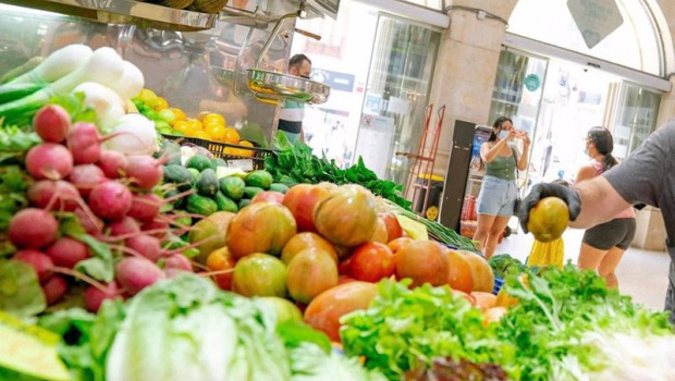 ep archivo   fruta y verdura en el mercado central