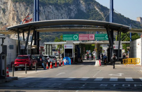 ep archivo   imagenes de la frontera entre espana y el penon de gibraltar