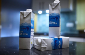 ep archivo   la asociacion ha comprobado como siete de las ocho cadenas venden el litro de leche