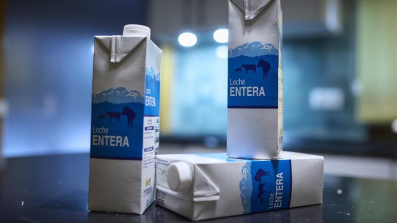Archivo - La asociación ha comprobado cómo siete de las ocho cadenas venden el litro de leche desnatada, semidesnatada y entera a precios idénticos. | Jesús Hellín - Europa Press - Archivo ep archivo la asociacion ha comprobado como siete de las ocho cadenas venden el litro de leche