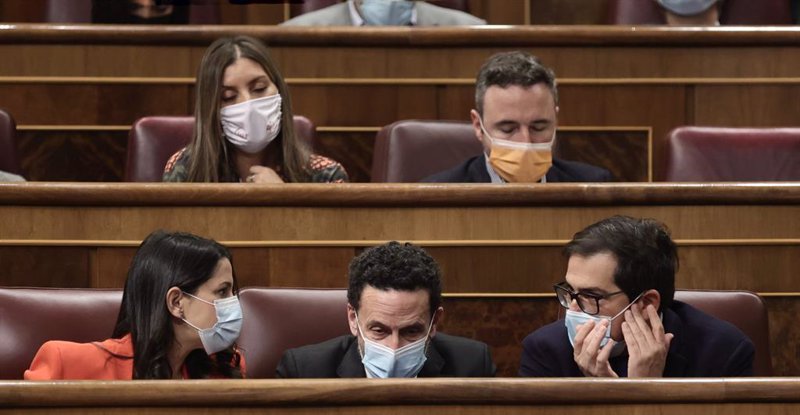 ep archivo   la lider de cs ines arrimadas y el vicesecretario general y portavoz nacional de