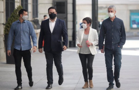 ep archivo   la portavoz parlamentaria de bildu mertxe aizpurua 2d y el diputado de eh bildu oskar