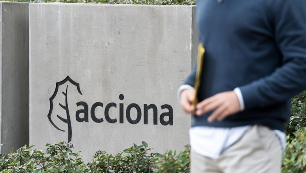 ep archivo   logotipo de acciona en la sede de madrid