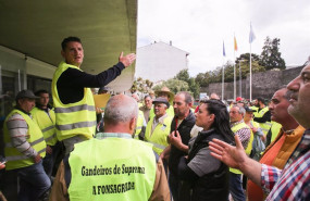 ep archivo   lugo decenas de ganaderos productores de ternera suprema protestan ante la delegacion