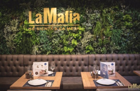 ep archivo   restaurante de la mafia se sienta a la mesa