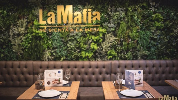ep archivo   restaurante de la mafia se sienta a la mesa