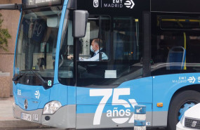 ep archivo   un conductor de un autobus de la emt con mascarilla en las inmediaciones de plaza de