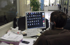 ep archivo   un funcionario trabajando