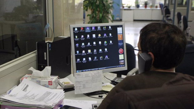ep archivo   un funcionario trabajando