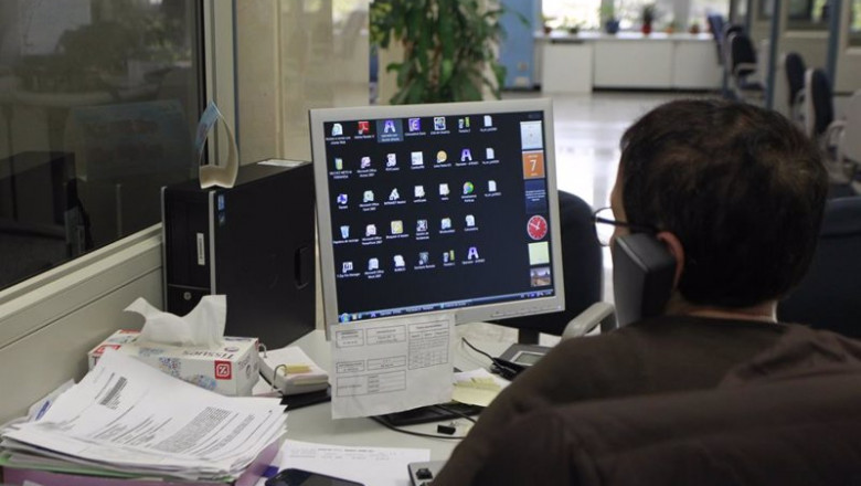 ep archivo un funcionario trabajando ep archivo un funcionario trabajando