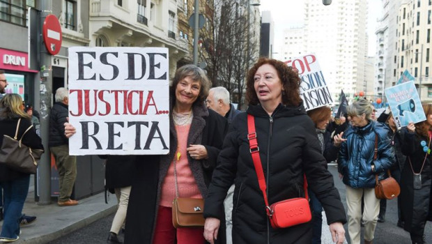 ep archivo   varias personas durante una manifestacion de abogados y procuradores a 22 de febrero de
