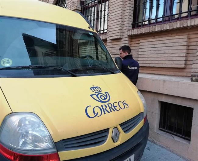 Correos identifica su flota de vehículos en Huesca con distintivos ambientales | CORREOS ep correos identificaflotavehiculoshuescadistintivos ambientales