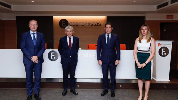ep de izda a dcha el presidente del refor juan carlos robles el presidente del cge valentin pich el