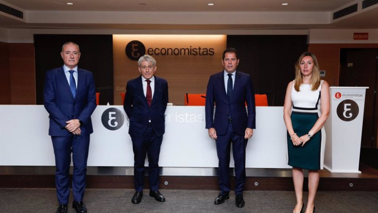 ep de izda a dcha el presidente del refor juan carlos robles el presidente del cge valentin pich el
