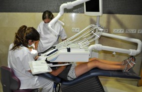 ep dentistas tratanuna pacienteconsulta