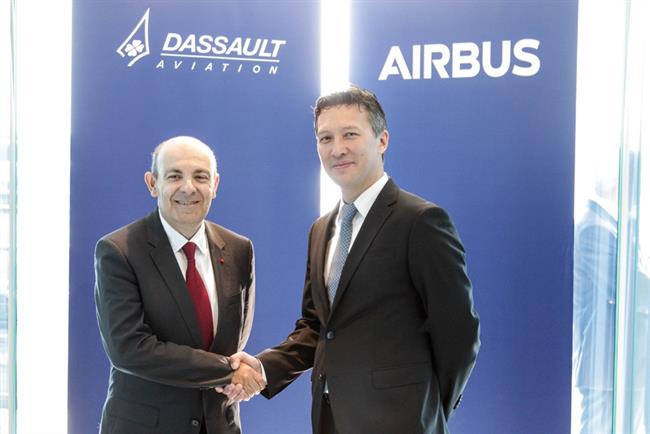Directivos de Airbus y Dassault Aviation en la firma de un acuerdo | AIRBUS ep directivosairbusdassault aviationla firmaun acuerdo